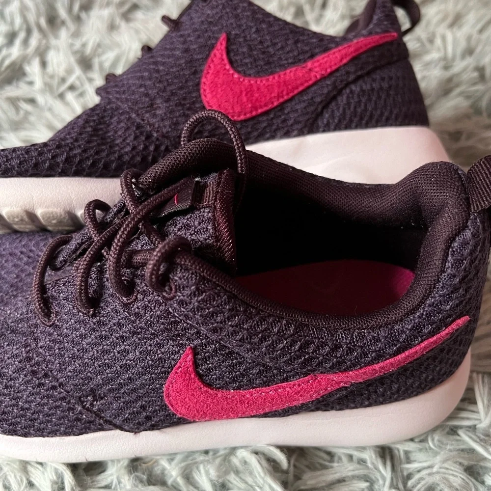 Nike Roshe One Shoes